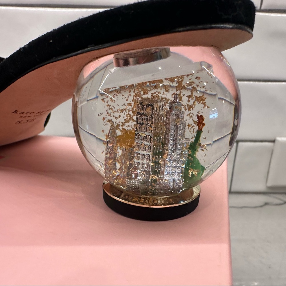Kate Spade Black “ Polished” Heels with NYC city scene! New in box! - Picture 4 of 6
